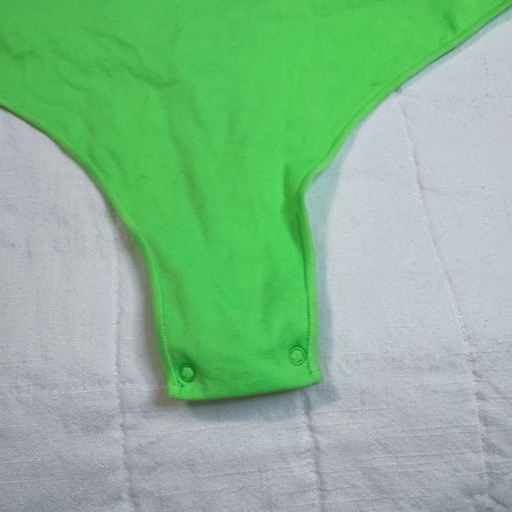 SKIMS Essential Bodysuit One Shoulder‎ Neon Green Highlighter Sz 4X/5X - Picture 3 of 8